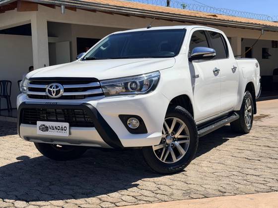 TOYOTA HILUX 2.8 SRX 4X4 CD 16V DIESEL 4P AUTOMÁTICO TOYOTA HILUX 2.8 SRX 4X4 CD 16V DIESEL 4P AUTOMÁTICO